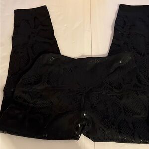 Evolution and Creation Shiny Reptile Workout Leggings Size Small NWOT